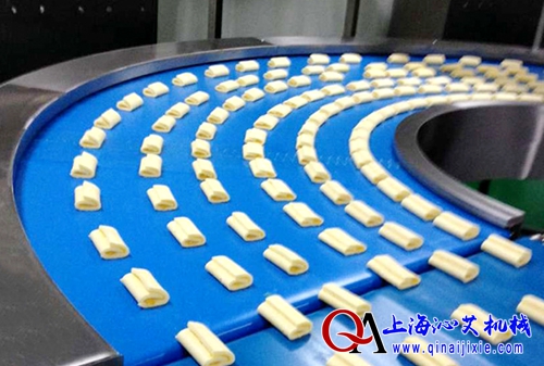 180度刀口轉(zhuǎn)彎輸送機 180度刀口轉(zhuǎn)彎輸送機